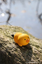 Load image into Gallery viewer, Fluffy House Jumbo Miss Rainbow and Chicky Vinyl Figure