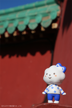 Load image into Gallery viewer, Fluffy House Miss Rainbow with China Blue Style Vinyl Figure